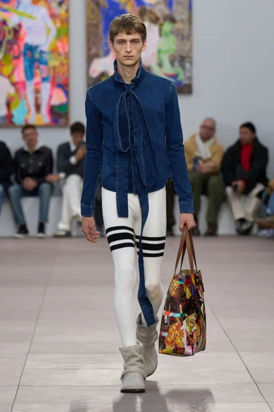 Look 19